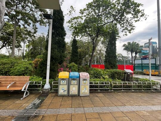 興發街一號維多利亞公園 (近中央草坪入口)