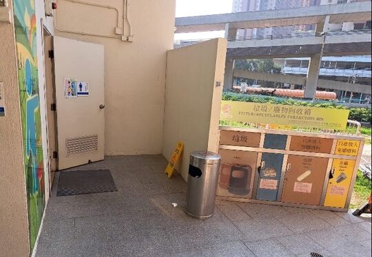 屯門康樂體育中心 (近男洗手間)