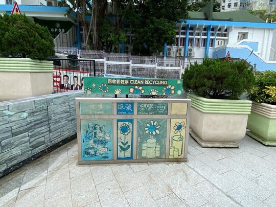 深灣道2號包玉剛游泳池 (近入口)