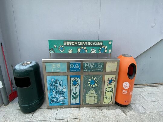 深灣道4號包玉剛游泳池 (近往看台樓梯)