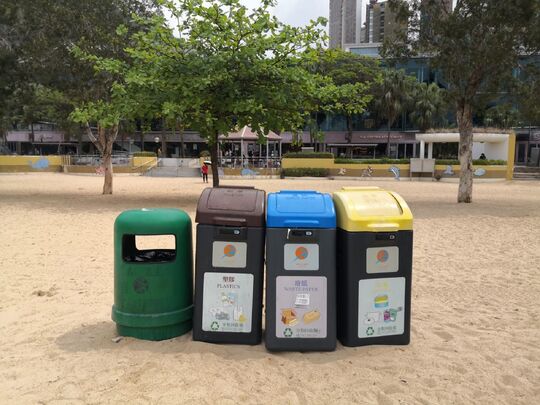 淺水灣泳灘 (近東邊商場對出沙面位置)