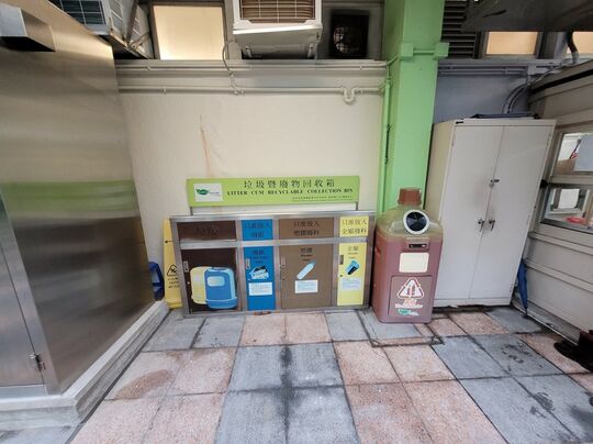 杜老誌道20號灣仔運動場 (近保安亭)