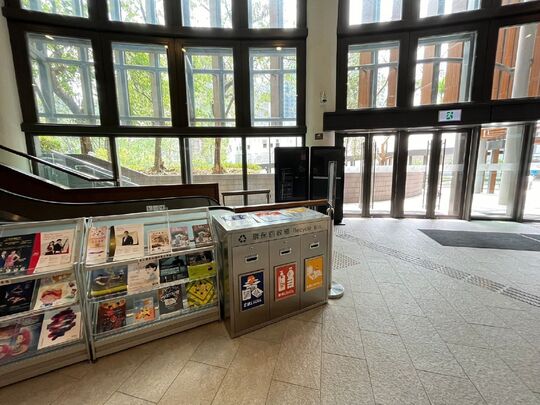 高山劇場新翼地下大堂近電梯