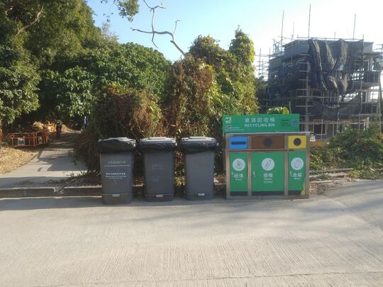 南丫岛大湾新村灯柱44464号对面桶站旁