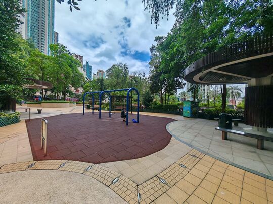 坚道及西摩道交界 坚道花园