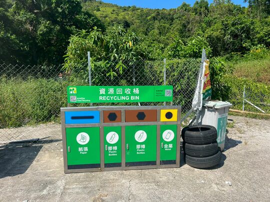 山寮路雅丽花园告示板旁