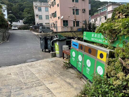 西贡两块田下路桶站旁