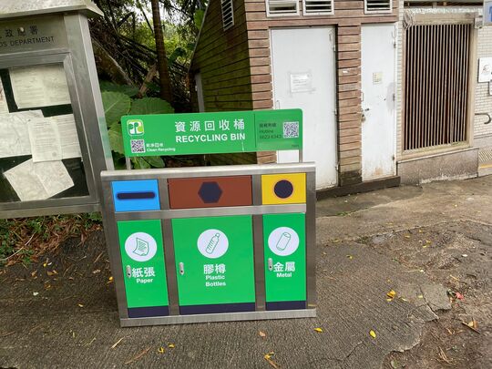 Man Uk Pin Public Toilet