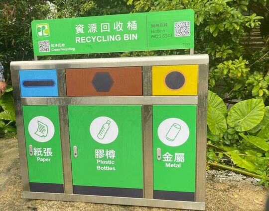 觀坪路行人近燈柱VA3092