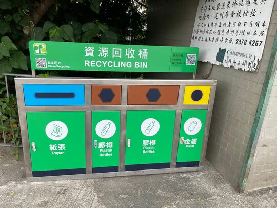 元朗黃泥墩村 K66 巴士總站涼亭附近