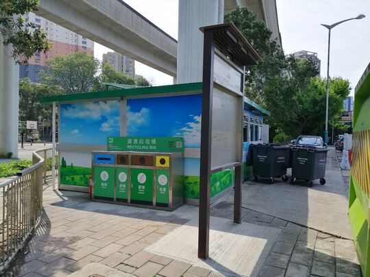 南邊圍垃圾收集站(YL-50) 旁近停車場