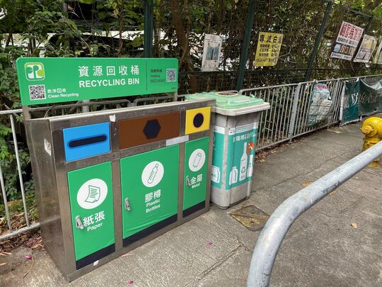 楊景路盡頭(近停車位(即纖維垃圾站對面))