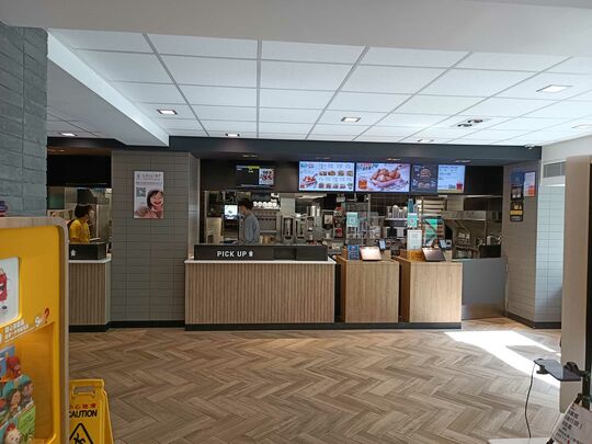 McDonald's - Shop Nos. 9 & 10, G/F, Sing Shing Building, 90-114 Wo Yi Hop Road, Kwai Chung