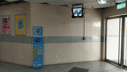 免「廢」暢飲飲品膠樽回收箱 - 元朗天水圍天瑞路71-77號天澤停車場地下升降機大堂