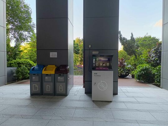 迎海第三座與五座之間的地下回收設施旁