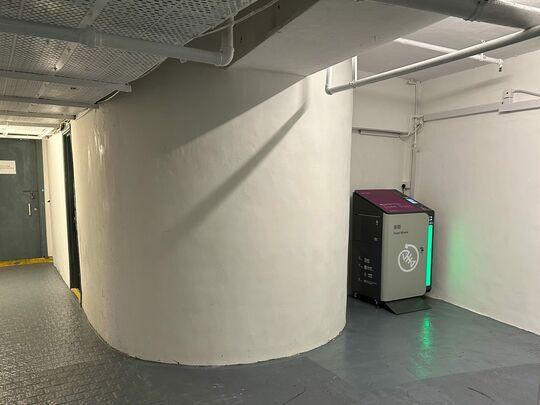 寶馬山花園時租停車場自動販賣機後