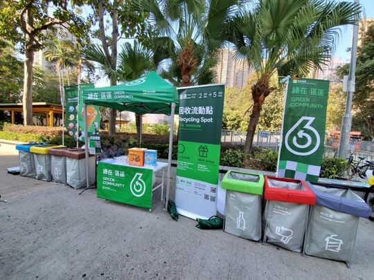 元朗鳳攸北街休憩處對出行人路