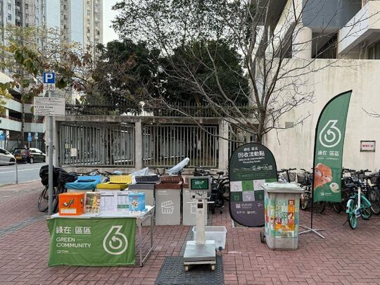 屯門景峰徑與景新徑交界近偉景花園A座行人路空地位置