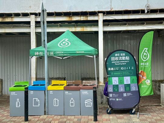 灣仔伊利沙伯大廈對出堅拿道東行人路