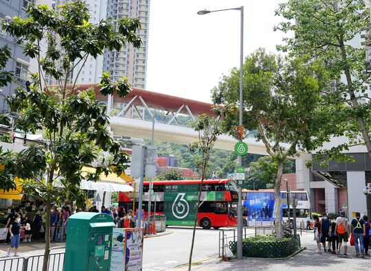 油塘嘉榮街（近油塘中心第4座）對出行人路