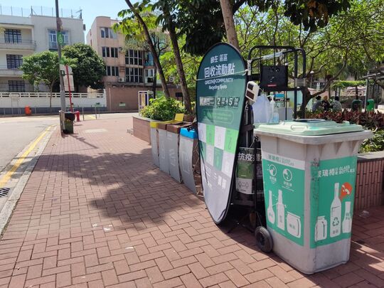 深水埗雀橋街休憩處對出達之路行人路