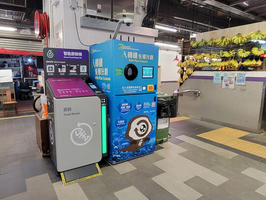 駱克道街市地下 (近扶手電梯)