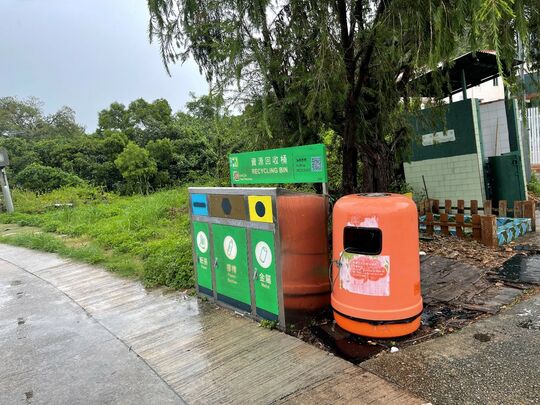 大嶼山大澳石仔埗街94號對出垃圾站 ，大嶼山大澳石仔埗街94號對出