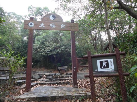 Upper Aberdeen Reservoir, Morning Walker Garden W4