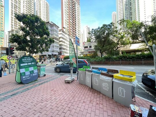 深水埗興華街與元州街交界，喜漾對出行人路