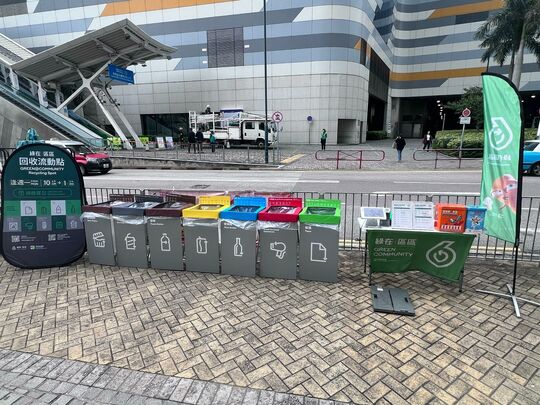 东涌美东街近东堤湾畔第六座对出行人路