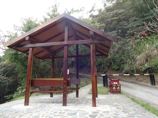 九龙飞鹅山道 飞鹅山配水库闸口