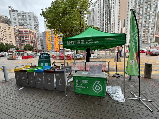 新蒲岗彩颐里彩虹道巴士站对出行人路