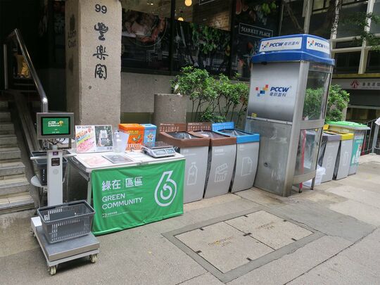 中環堅道99號豐樂閣對出行人路（近鴨巴甸街）