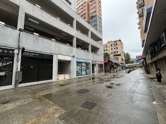 Shui Che Kwun Lane (Open space between Pearl House and Golden Plaza)